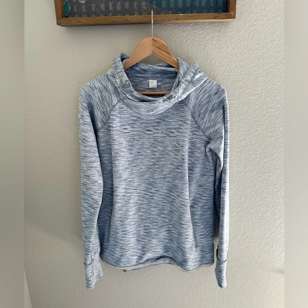 Gap fits woman’s light blue hooded sweater size M